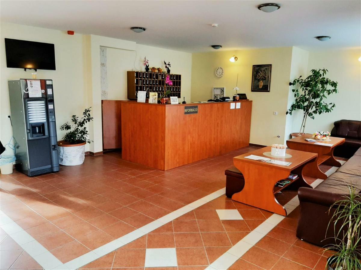 Ligetalja Termal Hotel Peneszlek Exterior photo